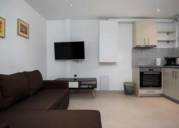 Sweet And Comfy 2Bd Apartment Next To Metro And Archeological Museum
